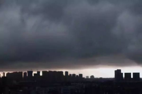 今早,刷爆朋友圈的除了大雨,还有这样一群人!