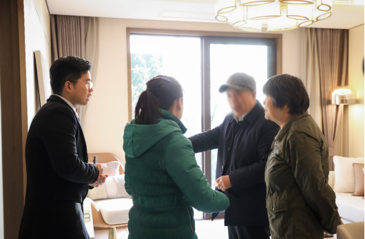 繁华似梦，一见惊鸿！小镇院系样板「忘山苑」璀璨绽放