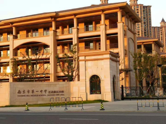 自贸区旁，双地铁、虹悦城地标商综在侧！高阶改善雅尊府正在热销！