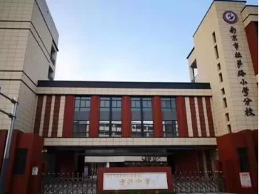 鼓楼滨江一线江景大平层豪宅震撼登场，持续热销中！