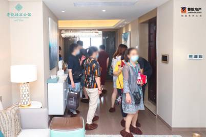 千人挤爆售楼处！南京最“潮”示范区首亮相，成全城焦点
