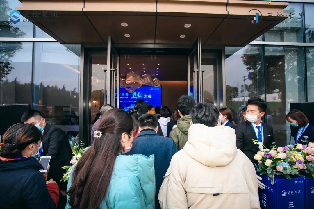 仅274席!江北高新纯新盘公开,售楼处被挤爆