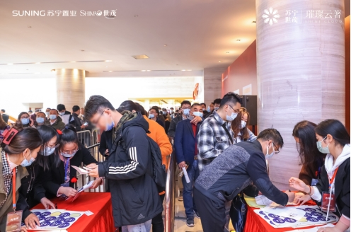 颤抖！6人抢一套！35分钟卖光！​南京这里被点燃了！
