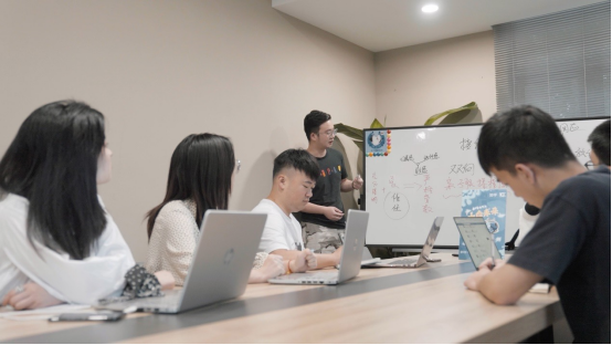 华宇联合知乎成立“FULL的夏亲子关系研究院”发起中国首个“父爱亲密关系”课题研究